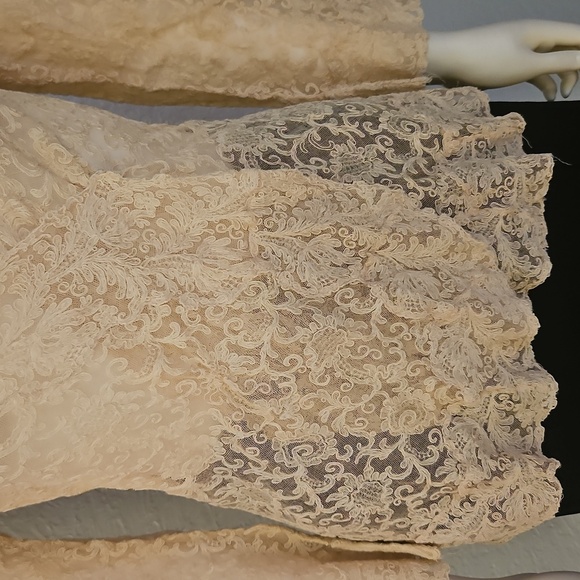 Vintage Ivory Lace V-neck Surplice Top - Picture 5 of 7